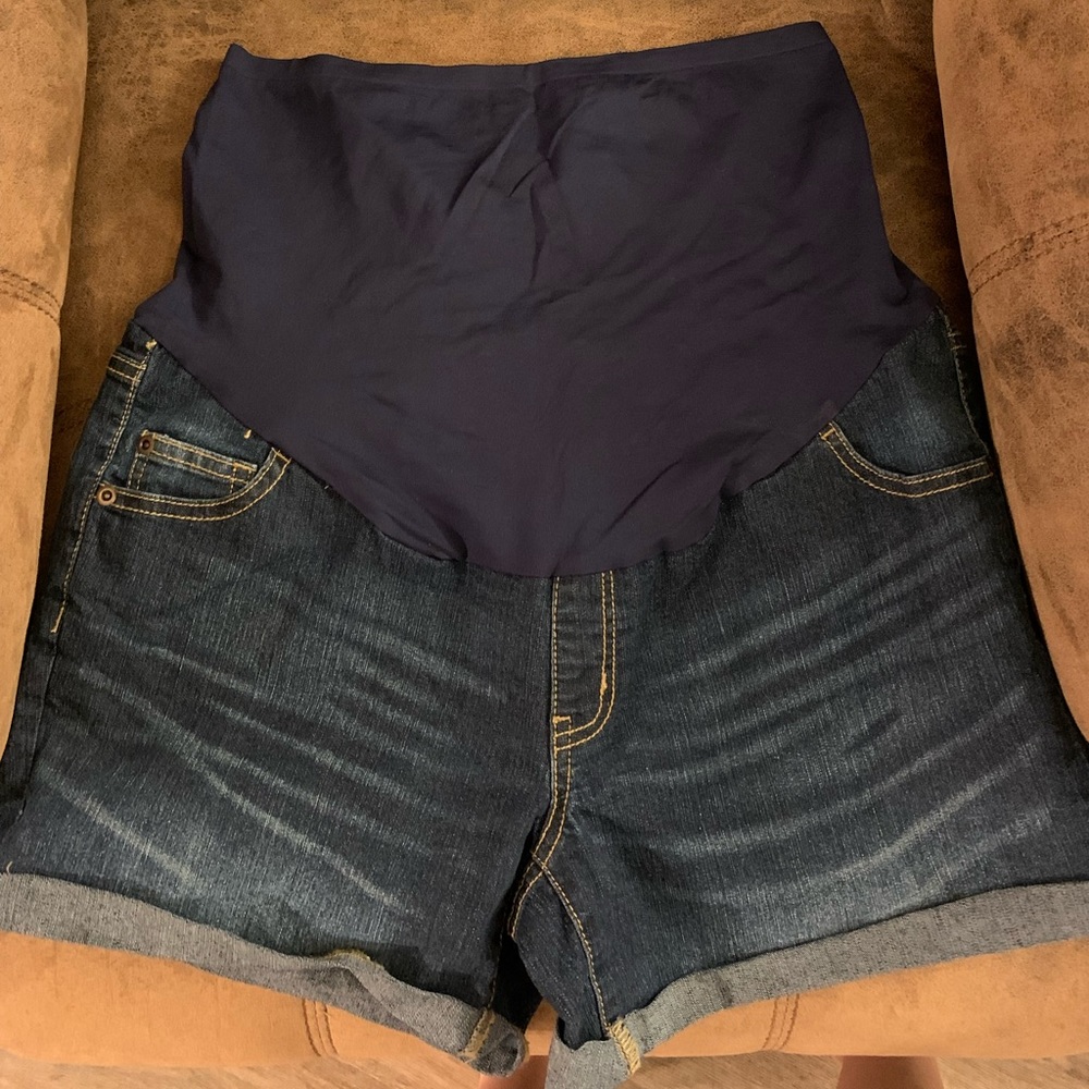 Medium maternity jean shorts